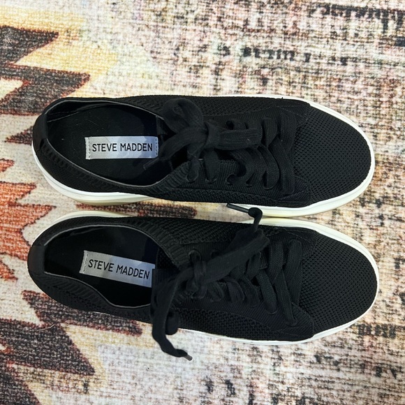 Steve Madden Woman’s Savage Black Platform Lace Up Sneakers Size 6.5 - Picture 2 of 7